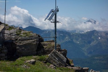 Sürdürülebilir enerji ve enerji üretmek için güneş paneli ve fotovoltaikler