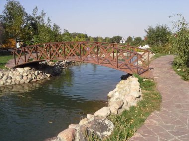 yaya köprüsü ya da yaya geçidi, yaya olarak yürümek için inşaat