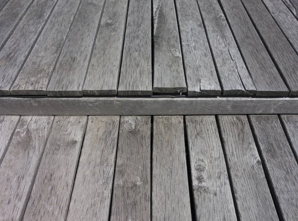 Doğal kaynak ve malzeme ahşabı doğal yapı malzemesi olarak inşa edilir.