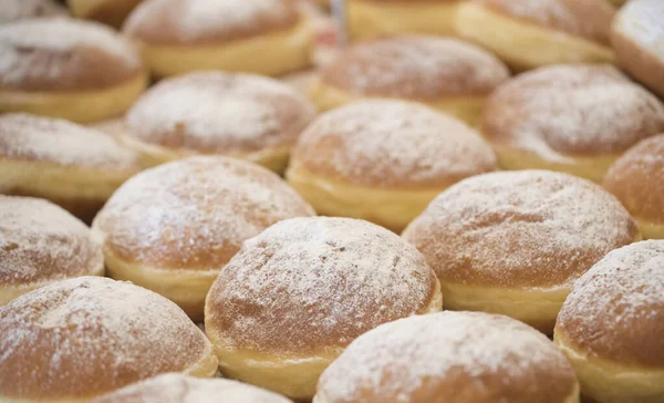 Donut Alemán Tradicional Con Azúcar Polvo También Llamado Berlinés Krapfen —  Fotos de Stock