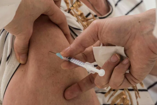Εμβολιασμός Ένεση Σύριγγα Προστασία Από Επικίνδυνες Ασθένειες — Φωτογραφία Αρχείου