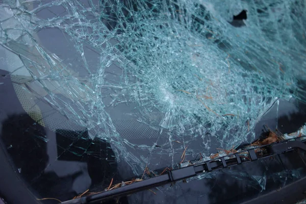 汽车挡风玻璃破碎 车辆玻璃损坏 — 图库照片
