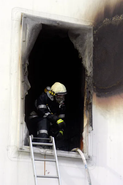 Pompier Portant Des Vêtements Protection Masque Respirateur Contre Les Gaz — Photo