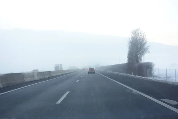 Scarsa Visibilità Durante Guida Strada Causa Della Nebbia — Foto Stock