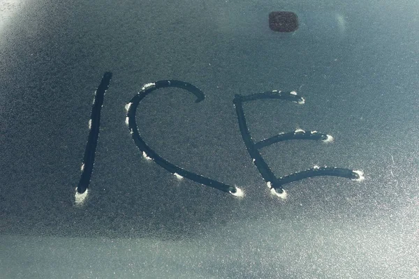 Kışın buz sembolü, soğuk mevsim ve düşük sıcaklıklar