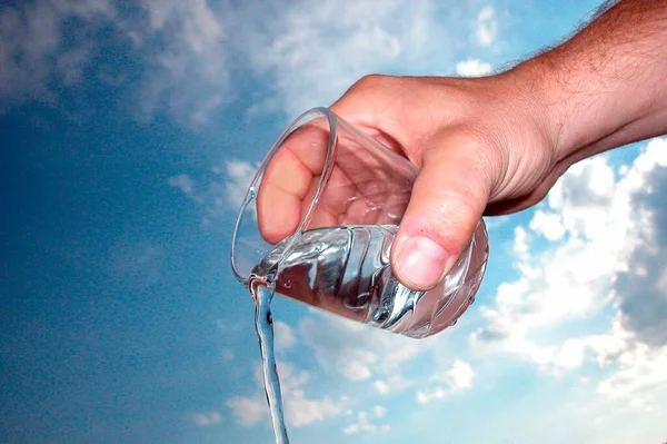 Wasserglas Mit Trinkwasser Drin Hydratisiert Bleiben — Stockfoto