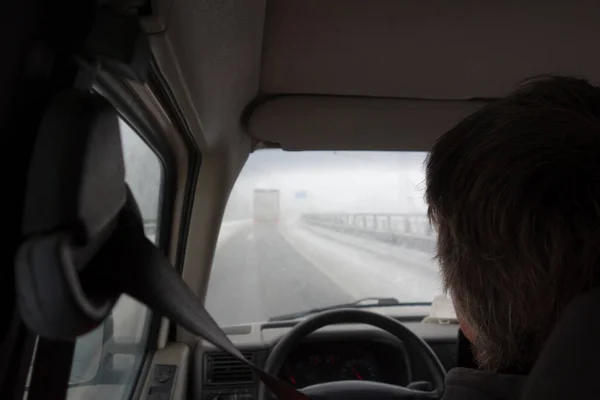 Condições Visibilidade Tráfego Rodoviário Durante Condução Num Automóvel Inverno — Fotografia de Stock