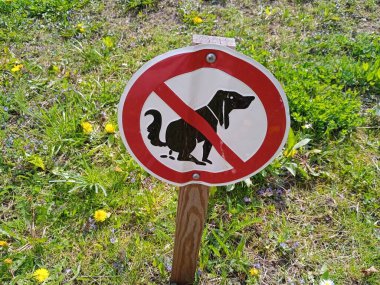 Parkta köpek dışkısı işareti, köpek dışkısı sembolü.