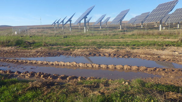 солнечное коллекторное поле и фотовольтаика для получения устойчивой энергии и энергии
