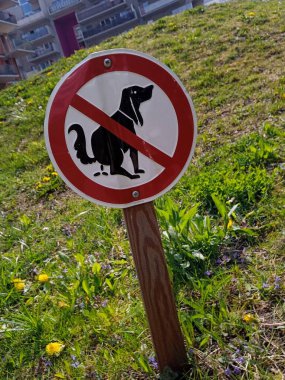 Parkta köpek dışkısı işareti, köpek dışkısı sembolü.