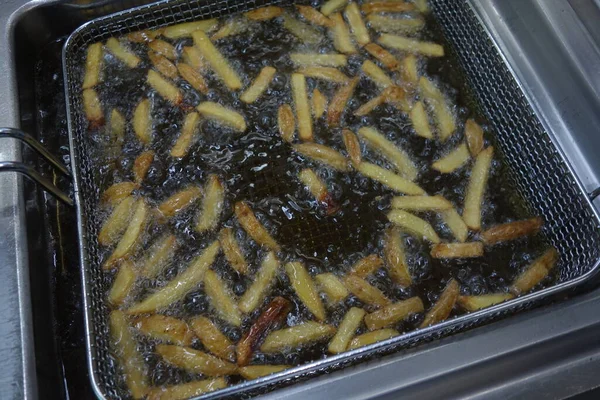 Pommes Frites Oder Bratkartoffeln Ein Beliebtes Fast Food — Stockfoto
