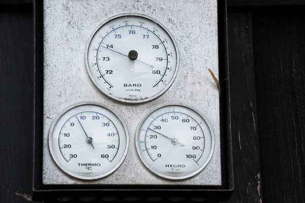 Meteorologická Stanice Různými Měřicími Přístroji Pozorování Meteorologických Podmínek — Stock fotografie