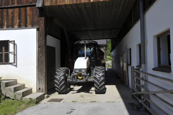Traktor Mint Nélkülözhetetlen Munkaeszköz Mezőgazdaságban Mezőgazdaságban — Stock Fotó