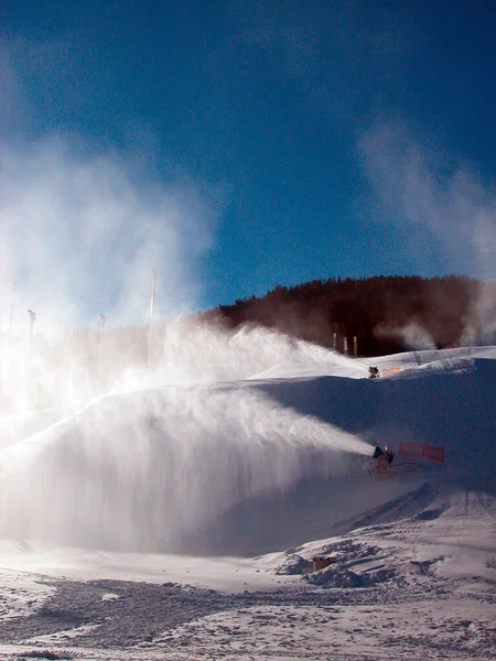 Schneekanone Oder Schneeerzeuger Zur Beschneiung Einem Skigebiet — Stockfoto