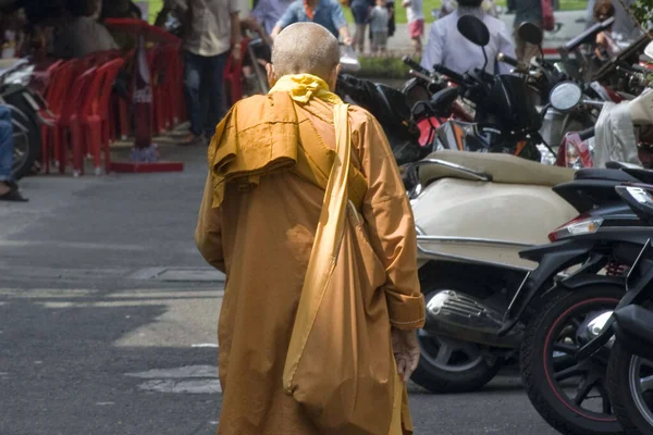 Buddyjskiej Religii Zen Mistrz Noszenie Tradycyjnej Odzieży Wietnamie — Zdjęcie stockowe