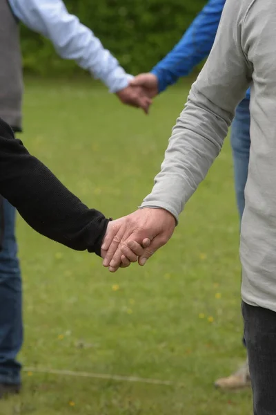 Mão Segurando Casal Relacionamento Símbolo Amor Intimidade — Fotografia de Stock