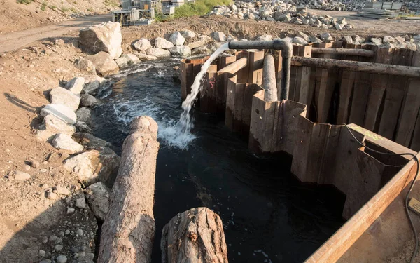 Spillway För Att Kontrollerad Utsläpp Vatten Hydraulisk Konstruktion — Stockfoto