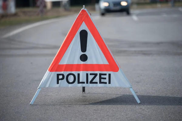 Polis sembolü ya da logosu, devlet tarafından yetkilendirilmiş kolluk kuvveti