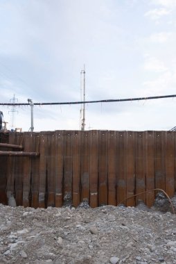 a sheet piling retaining wall in construction and hydraulic engineering