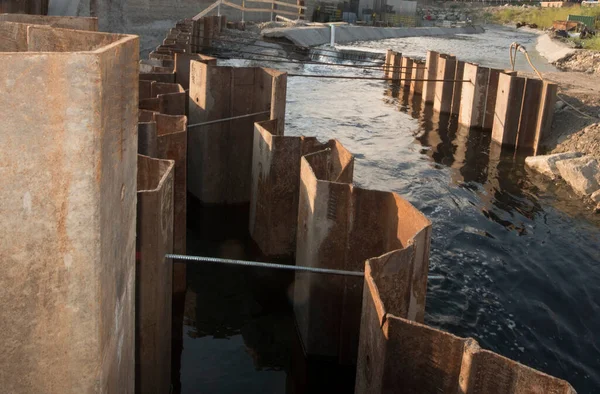 Spillway För Att Kontrollerad Utsläpp Vatten Hydraulisk Konstruktion — Stockfoto