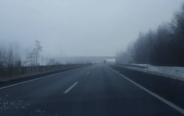 Scarsa Visibilità Durante Guida Strada Causa Della Nebbia — Foto Stock