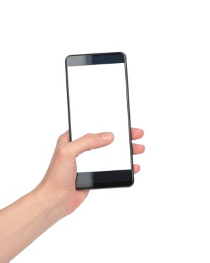 Bir kadının eli beyaz arka planda beyaz ekranlı telefonu tutar, izole eder. Metin için alanı olan boş akıllı telefon görüntüsü