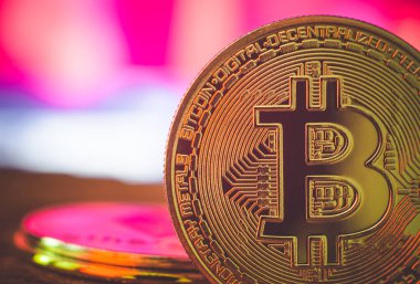 Dünya kripto para birimi. Bitcoin yakın plan, kopyalama alanı. Geleceğin finansal sistemi.