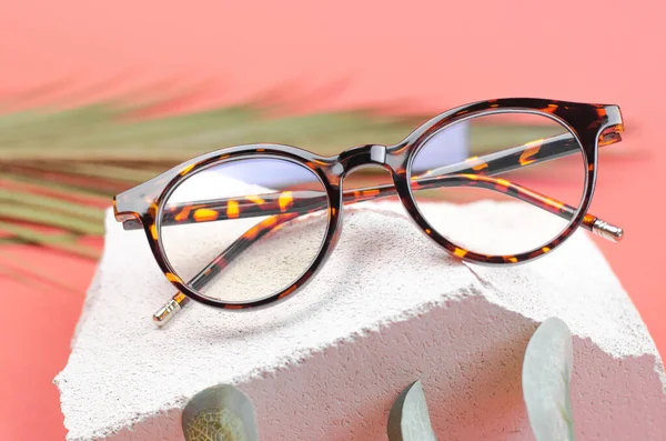Leopárd Napszemüveg Közelről Stílusos Szemüveg Pódiumon Készült Természetes — Stock Fotó