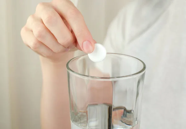 Woman Hand Puts Soluble Tablet Glass Water — Stok fotoğraf