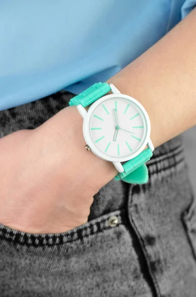 Stylish Green Wrist Watch Female Hand Close Woman Hand Jeans — Zdjęcie stockowe