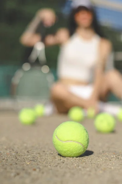 Close Tennis Ball Lies Court Background Unrecognizable Tennis Player Selective — Φωτογραφία Αρχείου