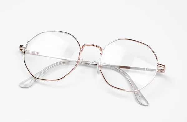 Des Lunettes Élégantes Sur Fond Blanc Lunettes Cadre Fer — Photo