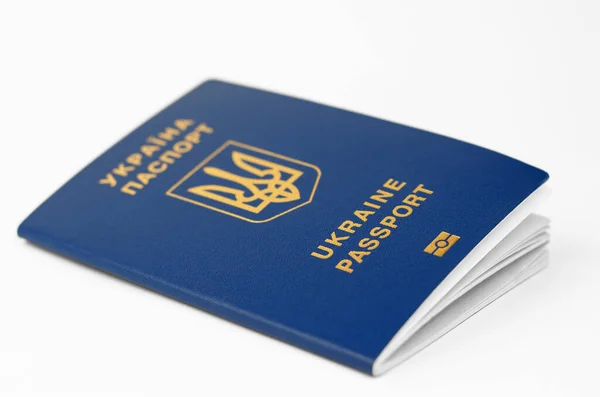 Ukrainischer Pass Auf Weißem Hintergrund Selektiver Fokus — Stockfoto