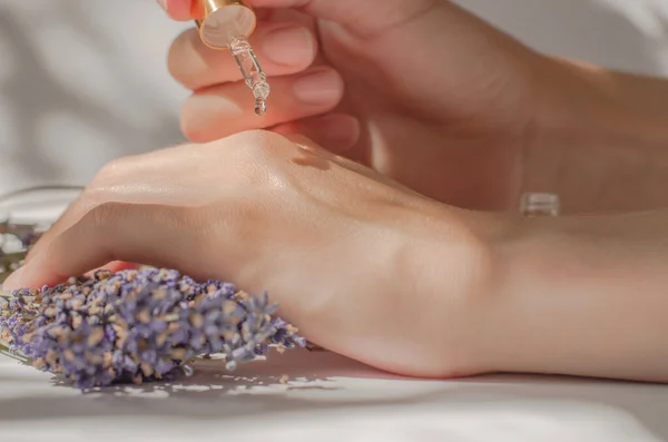 Lavender Oil Dripping Pipette Hands Close Female Hands Hold Pipette — Stock Photo, Image