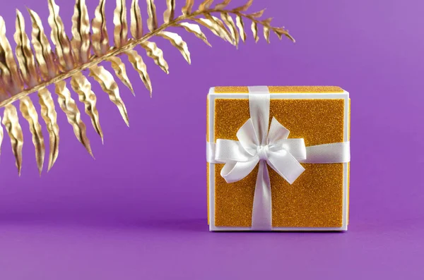 Golden Gift Box Purple Background Golden Palm Leaf — Stock Fotó