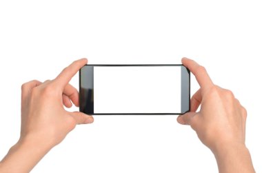 Kadın ellerinde beyaz ekranlı akıllı telefon. Kadın eli telefonu tutuyor, izole ediyor..