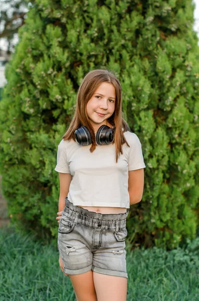 Portrait Year Old Red Haired Teenage Girl Nature Rechtenvrije Stockafbeeldingen