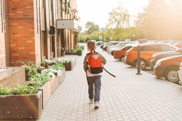 Zurück Zur Schule Nettes Kind Mit Rucksack Auf Dem Schulweg — Stockfoto