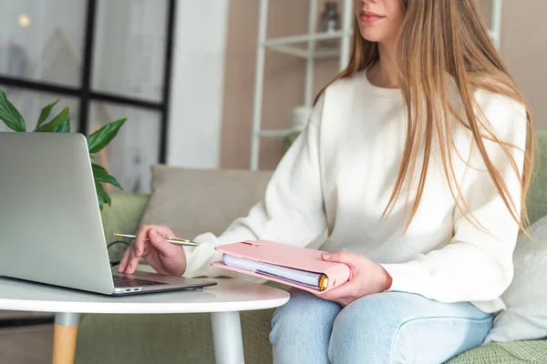 Educación Distancia Línea Trabajo Mujer Negocios Con Cuaderno Chica Independiente — Foto de Stock