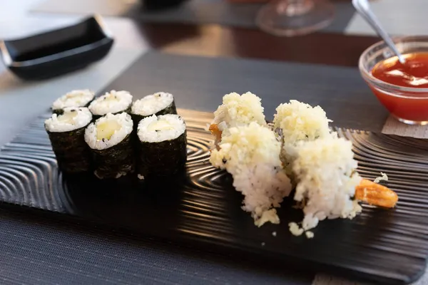 Traditional Japanese Rolls Sushi Cucumbers Rolls Sushi Shrimps Fried Black — Stock Photo, Image
