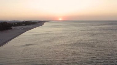 Güzel deniz ve sahil manzarası, deniz manzarası ve sırt üstü tepe, Simeri Mare, Calabria, Güney İtalya