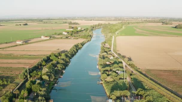 Nehirdeki Balıkçı Kulübelerinin Havadan Görüntüsü Lido Dante Fiumi Uniti Ravenna — Stok video