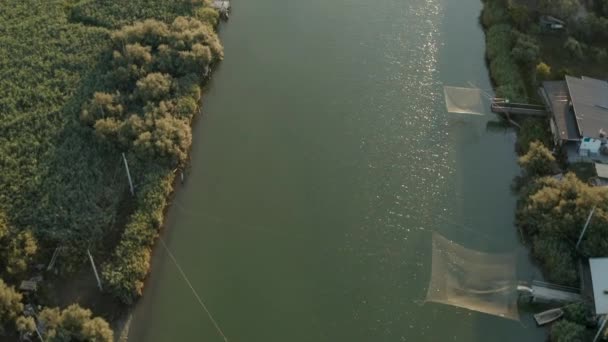 Adriyatik Denizi Akan Nehirdeki Balıkçı Kulübelerinin Havadan Görüntüsü Lido Dante — Stok video