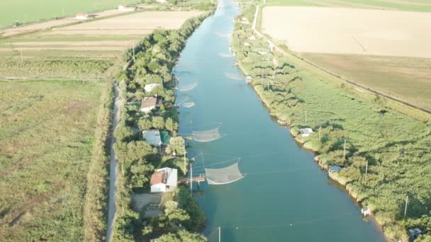 Luftaufnahme Von Fischerhütten Fluss Lido Dante Fiumi Uniti Ravenna Der — Stockvideo