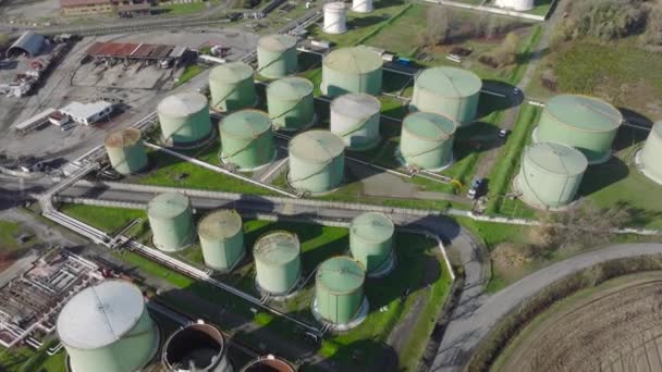 Flygfoto Stålrunda Oljelager Tankar Lagring Och Hantering Petroleumprodukter Milano Italien — Stockvideo