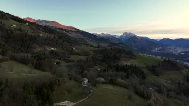 Hermosa Vista Aérea Del Valle Seriana Sus Montañas Amanecer Alpes — Vídeos de Stock