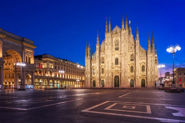 Duomo Milánská Gotická Katedrála Modré Hodině Evropa Horizontální Fotografie Kopírovacím — Stock fotografie