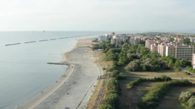 Tipik Emilia Romagna kıyısı. Lido Adriano kasabası, Adriyatik kıyısı, Emilia Romagna, İtalya..