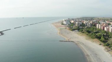 Tipik Emilia Romagna kıyısı. Lido Adriano kasabası, Adriyatik kıyısı, Emilia Romagna, İtalya..