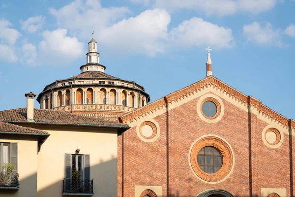 Kutsal Meryem Kilisesi (Chiesa di Santa Maria delle Grazie, 1497), bu kilise Leonardo da Vinci 'nin başyapıtına ev sahipliği yapmasıyla ünlüdür..